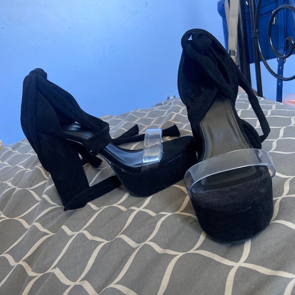 Laced up platform high heels - Picture 1 of 3